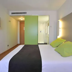 Travelodge Airport Отель